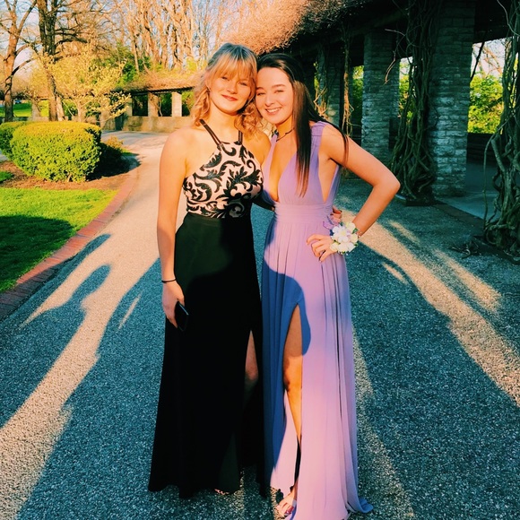 Meet your Posher, Zoe - Picture 2 of 3